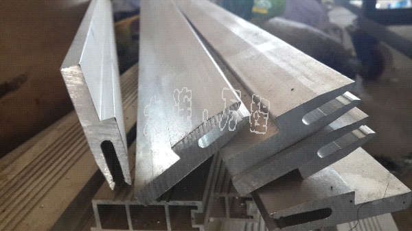 <a href=http://m.xiaos4ni.cn/ target=_blank class=infotextkey><a href=http://m.xiaos4ni.cn/ target=_blank class=infotextkey>鋁</a>業(yè)</a>網(wǎng)